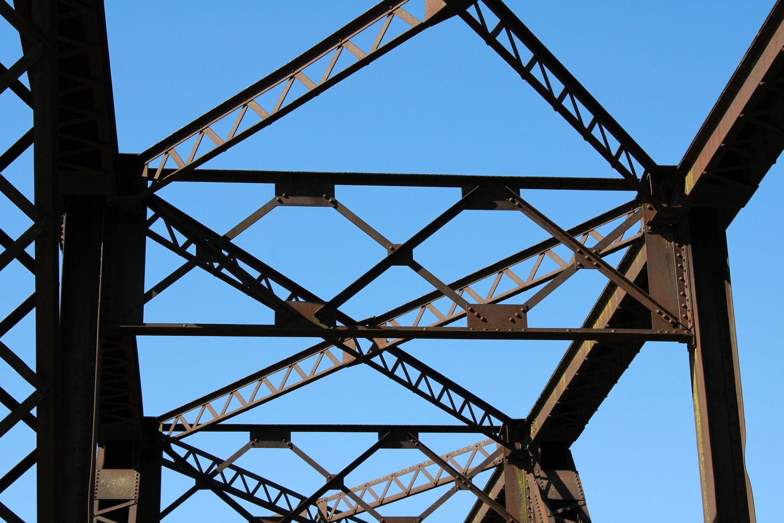 Sway bracing, south span